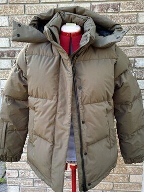 NWOT Wuxly EKO Vegan Puffer Jacket Women's Medium Army Green Made in Canada